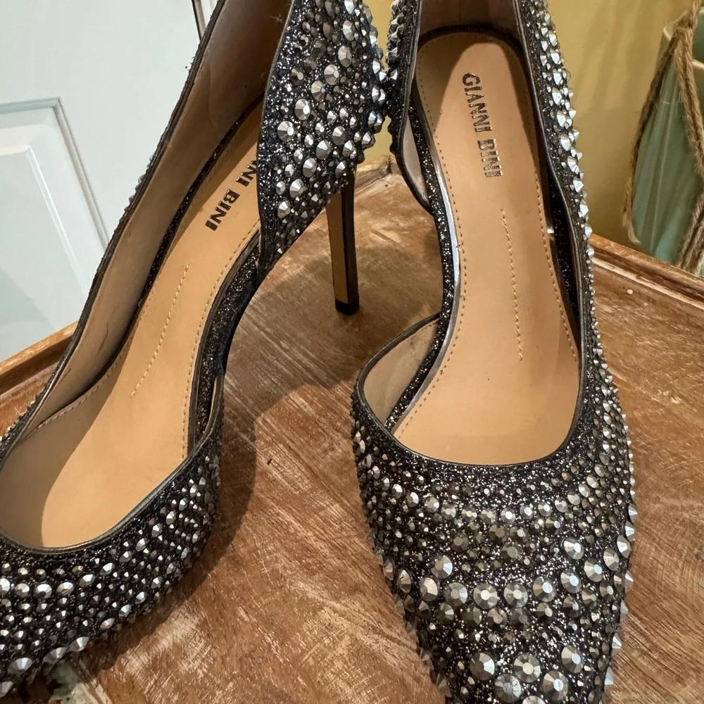 Elegant Black Studded Women's Heels - Picture 3 of 6